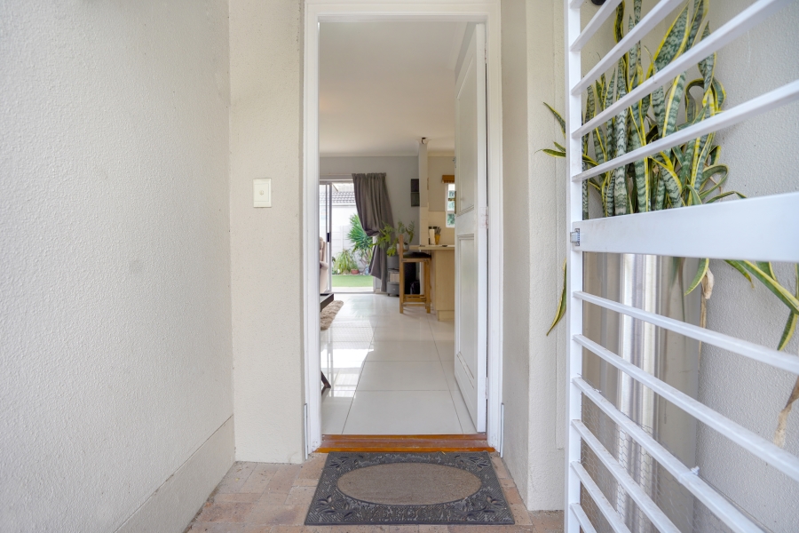 To Let 2 Bedroom Property for Rent in Sunningdale Western Cape